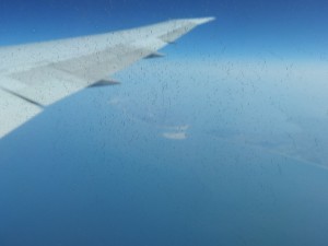 auch  eine Flugzeugscheibe könnte mal geputzt werden